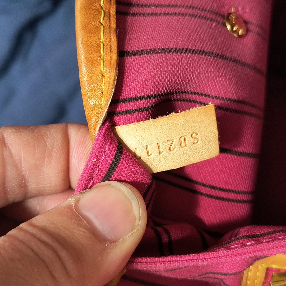 Authentic Louis Vuitton Neverful  MM - Picture 8 of 13